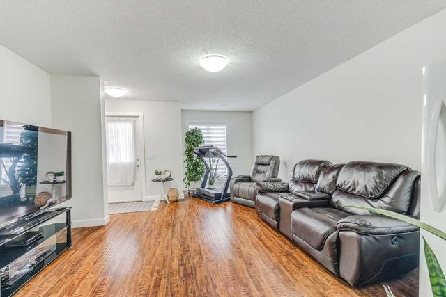 2206 - 2445 Kingsland Road Se, Home with 3 bedrooms, 3 bathrooms and 2 parking in Airdrie AB | Image 4