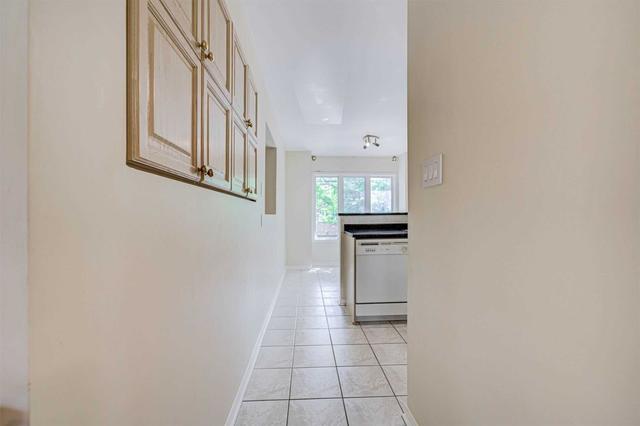 47 Vanity Cres, House attached with 3 bedrooms, 3 bathrooms and 2 parking in Richmond Hill ON | Image 7