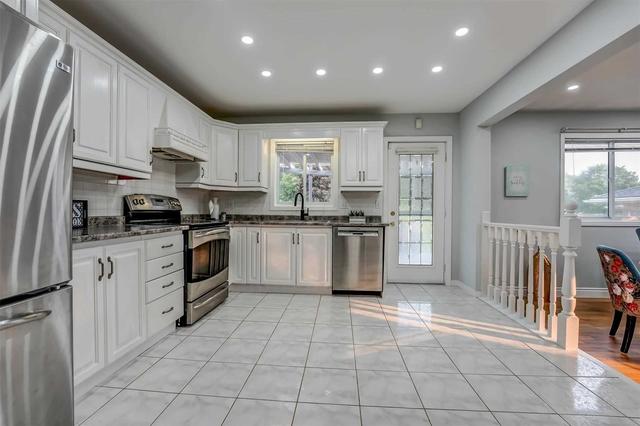 35 Carlos Crt, House detached with 3 bedrooms, 4 bathrooms and 5 parking in Cambridge ON | Image 3