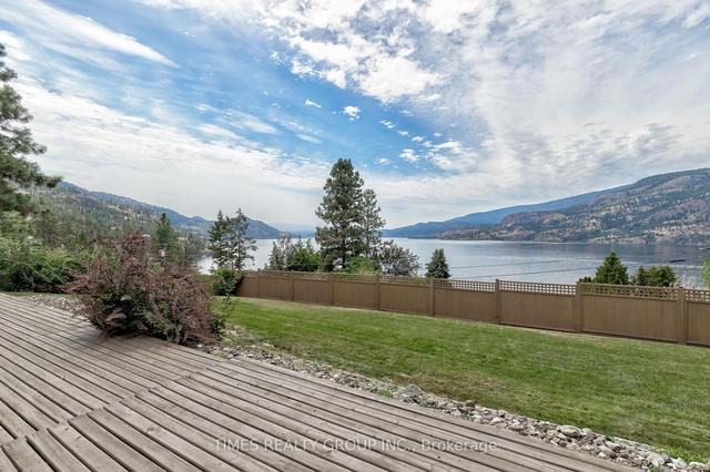 2092 Bennett Rd, House detached with 1 bedrooms, 4 bathrooms and 9 parking in Kelowna BC | Image 4