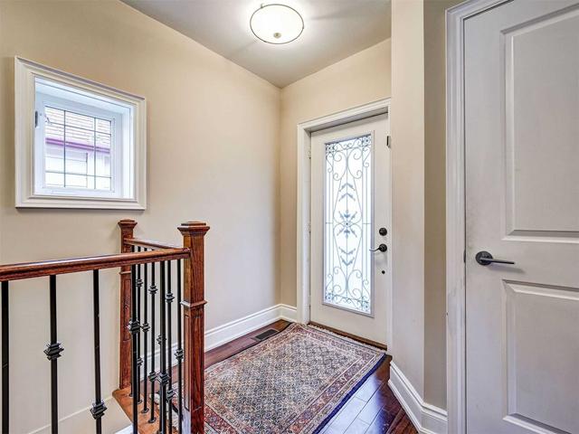 224 Belgravia Ave, House detached with 2 bedrooms, 2 bathrooms and 3 parking in Toronto ON | Image 14