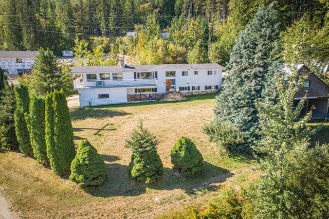 2402 Silver King Road, House detached with 3 bedrooms, 3 bathrooms and null parking in Central Kootenay E BC | Image 26