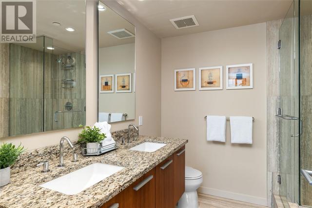 Primary en-suite:  granite, double sinks -In floor heating in both bathrooms | Image 23