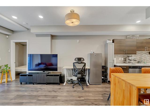 204 - 10006 83 Av Nw, Condo with 2 bedrooms, 2 bathrooms and 1 parking in Edmonton AB | Image 12