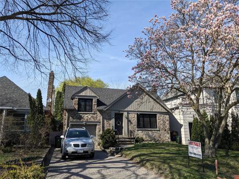 8 Meadowcrest Rd, House detached with 3 bedrooms, 2 bathrooms and 3 parking in Toronto ON | Card Image