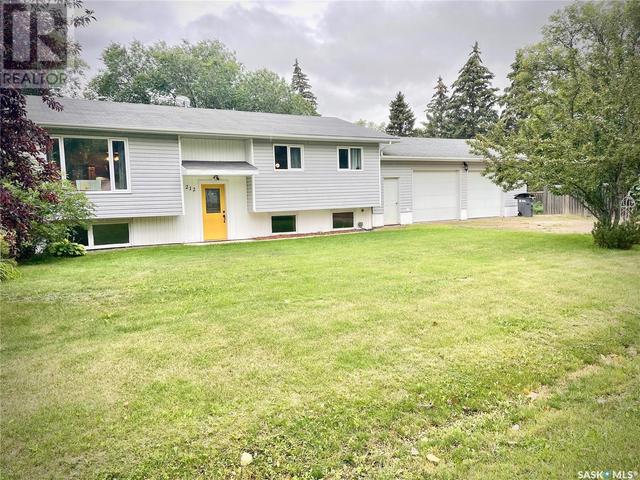 212 4th Avenue E, House detached with 3 bedrooms, 2 bathrooms and null parking in Nokomis SK | Image 1