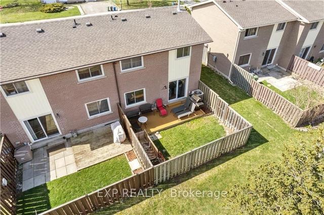 191 Queen Victoria Dr, Townhouse with 3 bedrooms, 2 bathrooms and 3 parking in Hamilton ON | Image 26