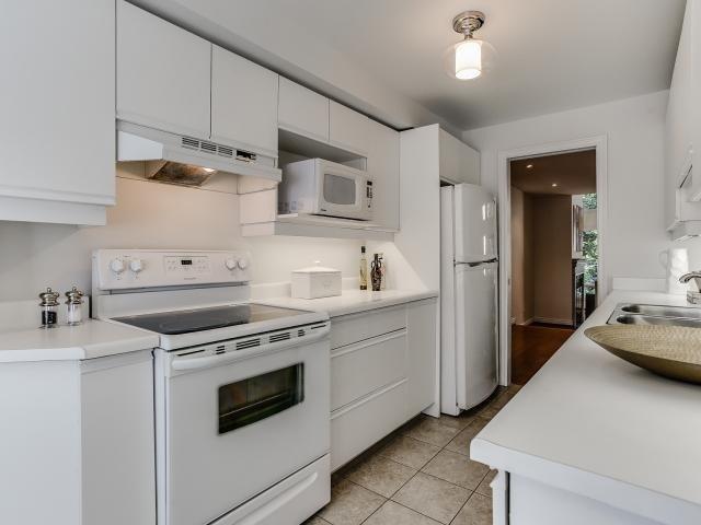 Th 10 - 18 Doncrest Rd, Townhouse with 2 bedrooms, 3 bathrooms and 1 parking in Toronto ON | Image 6