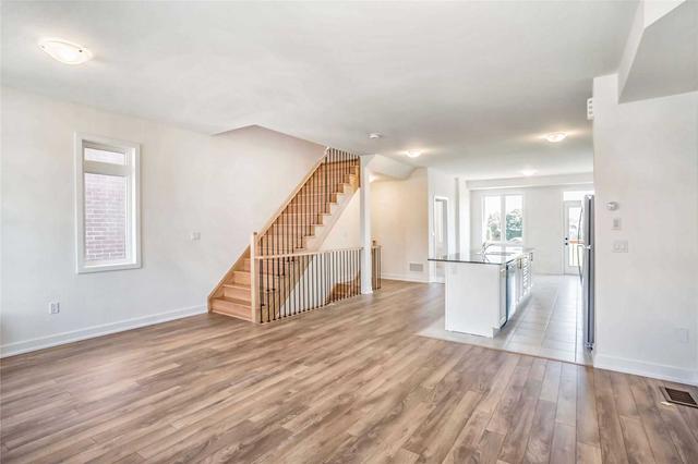 942 Kicking Horse Path, House attached with 3 bedrooms, 4 bathrooms and 2 parking in Oshawa ON | Image 5