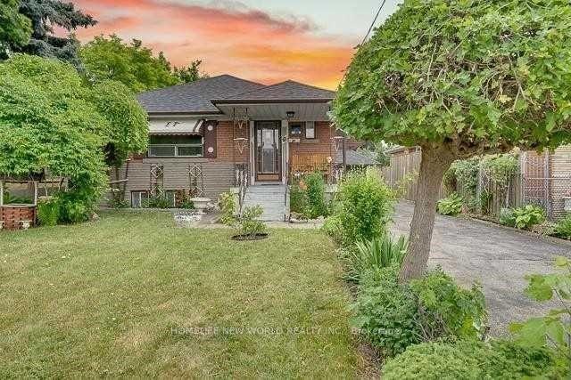 99 Jay St E, House detached with 3 bedrooms, 2 bathrooms and 5 parking in Toronto ON | Image 1