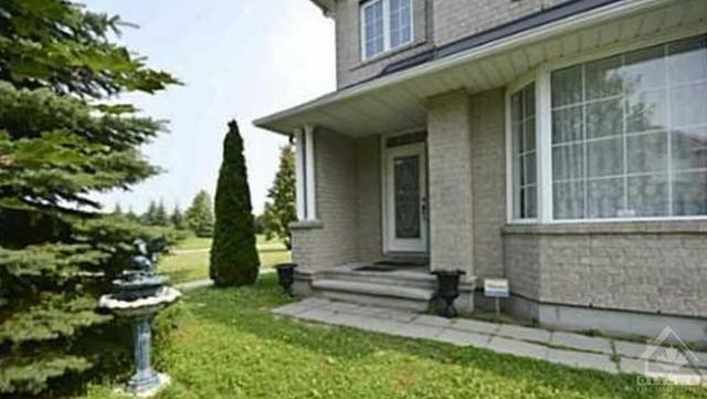 2101 Blue Willow Crescent, House detached with 6 bedrooms, 4 bathrooms and 6 parking in Ottawa ON | Image 2