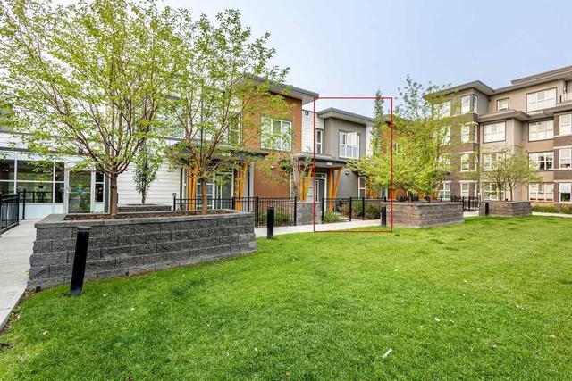 2106 - 95 Burma Star Road Sw, Home with 3 bedrooms, 2 bathrooms and 1 parking in Calgary AB | Image 2