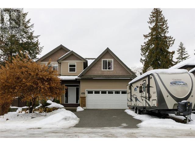 864 Small Court, House detached with 6 bedrooms, 3 bathrooms and 2 parking in Kelowna BC | Image 25
