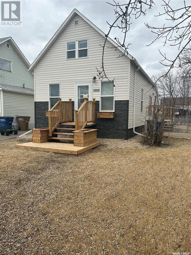 1005 94th Avenue, House detached with 3 bedrooms, 2 bathrooms and null parking in Tisdale SK | Image 1