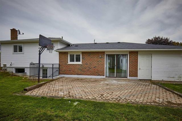 1188 Wakefield Cres, House detached with 3 bedrooms, 2 bathrooms and 2 parking in Oshawa ON | Image 4