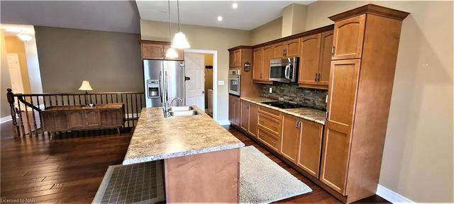 11 - 332 Pelham Road, House attached with 3 bedrooms, 3 bathrooms and 4 parking in St. Catharines ON | Image 16