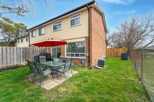 18 Vodden Crt, Townhouse with 3 bedrooms, 3 bathrooms and 2 parking in Brampton ON | Image 32