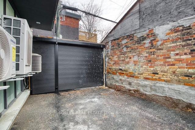 899 Dundas St W, House detached with 2 bedrooms, 3 bathrooms and 1 parking in Toronto ON | Image 4