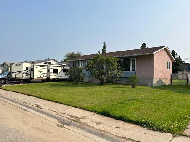 602 6 Avenue, House detached with 4 bedrooms, 2 bathrooms and 1 parking in Fox Creek AB | Image 2