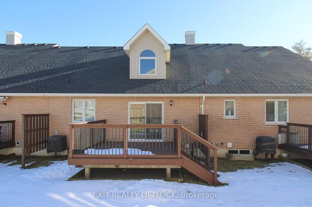 149 Village Cres, Townhouse with 2 bedrooms, 2 bathrooms and 2 parking in Peterborough ON | Image 10