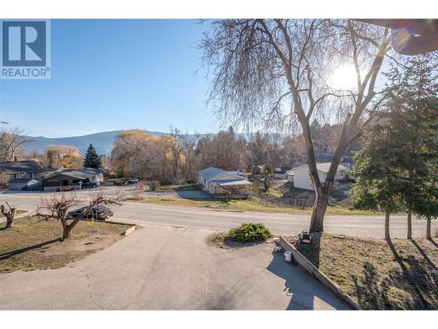 14415 Latimer Avenue, House detached with 5 bedrooms, 2 bathrooms and 1 parking in Summerland BC | Image 40