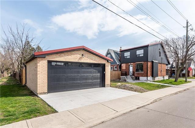 49 Cameron Avenue N, House detached with 3 bedrooms, 1 bathrooms and 2 parking in Hamilton ON | Image 10