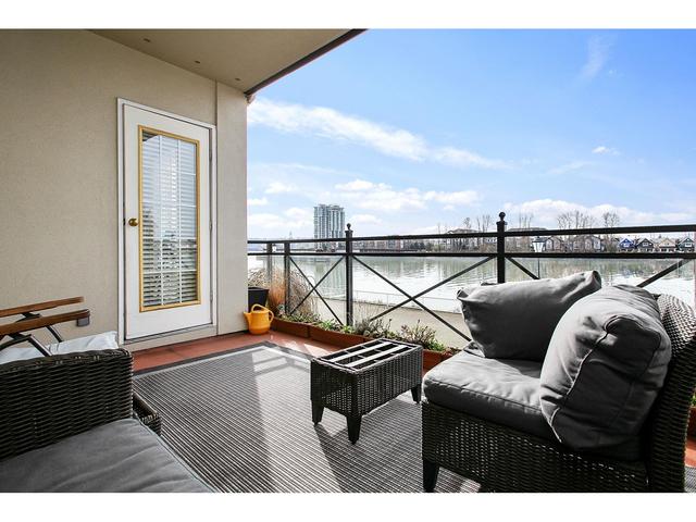 206 - 2 Renaissance Square, Condo with 2 bedrooms, 2 bathrooms and null parking in New Westminster BC | Card Image