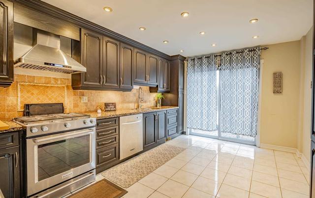 11 Newport St, House detached with 4 bedrooms, 5 bathrooms and 4 parking in Brampton ON | Image 8