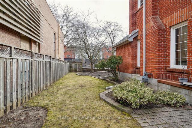 11 - 110 Mary St W, Townhouse with 3 bedrooms, 3 bathrooms and 1 parking in Whitby ON | Image 25