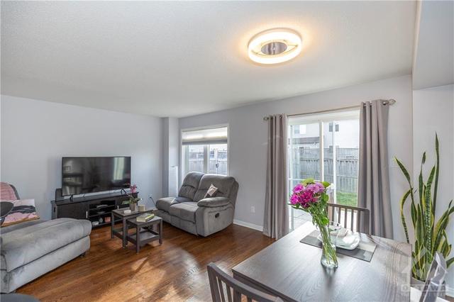 431 Dusk Private, Townhouse with 3 bedrooms, 2 bathrooms and 3 parking in Ottawa ON | Image 8
