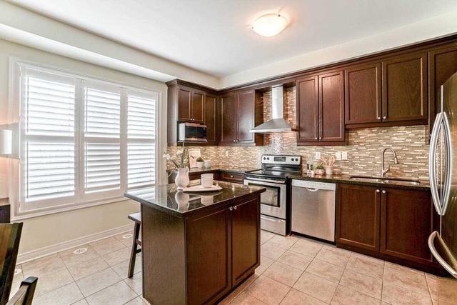 19 Cedar Lake Cres, Townhouse with 3 bedrooms, 4 bathrooms and 2 parking in Brampton ON | Image 10