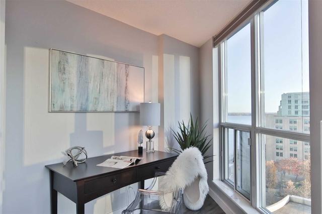 1112 - 8 York St, Condo with 2 bedrooms, 2 bathrooms and 1 parking in Toronto ON | Image 2