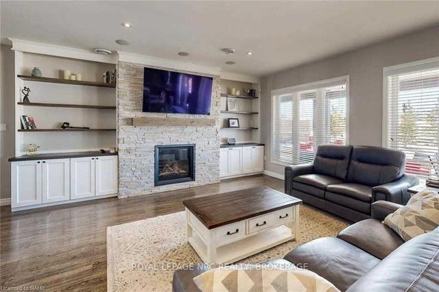 5480 Attema Crt, House detached with 4 bedrooms, 3 bathrooms and 13 parking in West Lincoln ON | Image 2