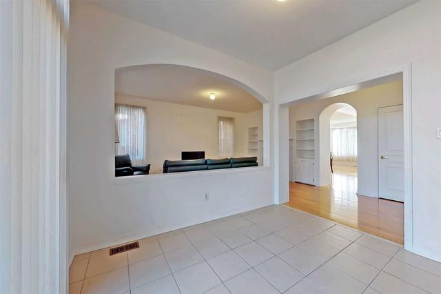 18 Nichols Blvd, House detached with 5 bedrooms, 4 bathrooms and 4 parking in Markham ON | Image 2