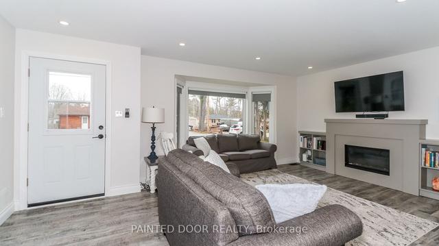 3914 Rosemary Lane, House detached with 3 bedrooms, 2 bathrooms and 5 parking in Innisfil ON | Image 7