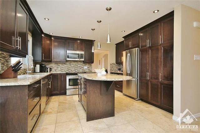1319 Fernwood Drive, House detached with 6 bedrooms, 4 bathrooms and 5 parking in Ottawa ON | Image 8