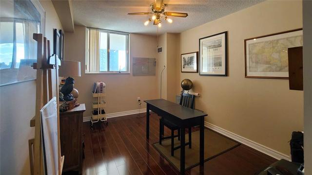 404 - 820 Burnhamthorpe Rd, Condo with 2 bedrooms, 2 bathrooms and 1 parking in Toronto ON | Image 2