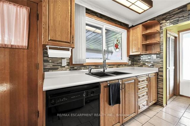 135 Nash Rd N, House detached with 3 bedrooms, 2 bathrooms and 5 parking in Hamilton ON | Image 7
