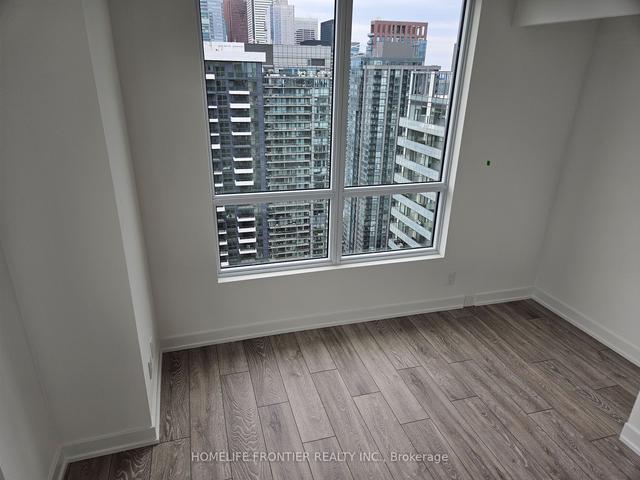 4702 - 108 Peter St, Condo with 3 bedrooms, 2 bathrooms and 1 parking in Toronto ON | Image 2