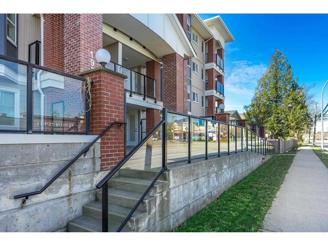 308 - 19730 56 Avenue, Condo with 1 bedrooms, 1 bathrooms and 1 parking in Langley BC | Image 3