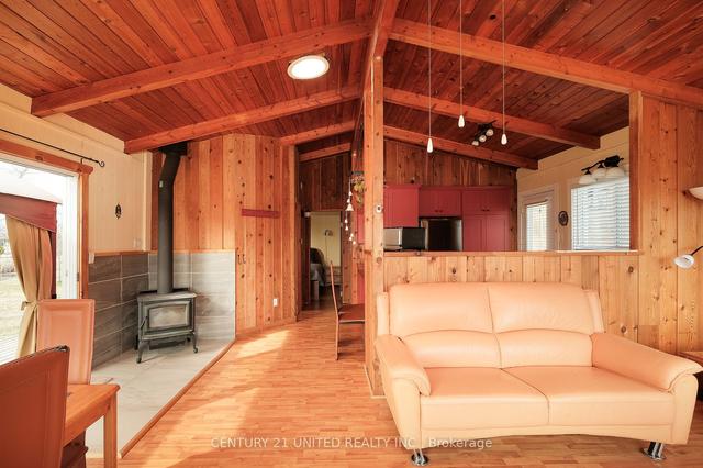 101 Rollie's Bay Rd, House detached with 2 bedrooms, 1 bathrooms and 5 parking in Curve Lake First Nation 35 ON | Image 2
