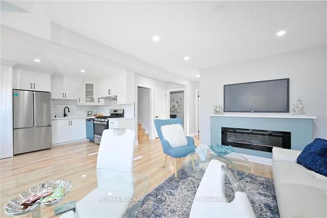 213 East 28th St, House detached with 4 bedrooms, 3 bathrooms and 3 parking in Hamilton ON | Image 3