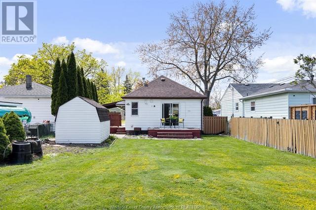 1698 Buckingham, House detached with 2 bedrooms, 1 bathrooms and null parking in Windsor ON | Image 17