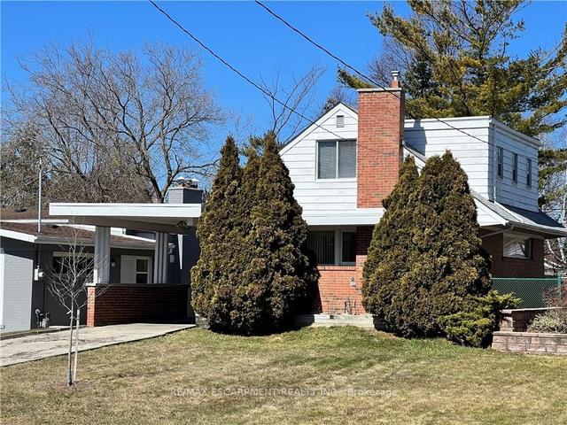 38 Deerfield Rd, House detached with 2 bedrooms, 2 bathrooms and 5 parking in Toronto ON | Image 7