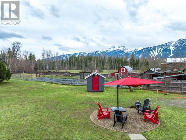 704 Moss Street, House detached with 5 bedrooms, 3 bathrooms and 6 parking in Revelstoke BC | Image 57