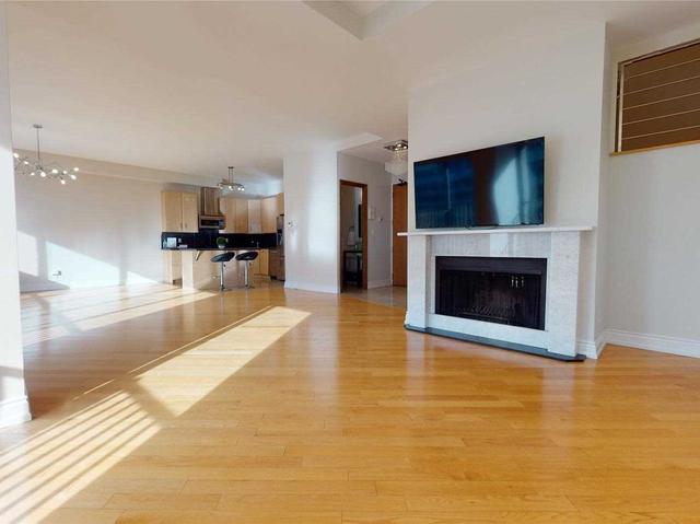 ph3504 - 33 Harbour Sq, Condo with 3 bedrooms, 3 bathrooms and 1 parking in Toronto ON | Image 8