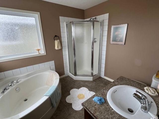 1115 43 Avenue N, Home with 5 bedrooms, 3 bathrooms and 2 parking in Lethbridge AB | Image 18