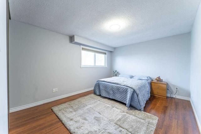 16 - 16 Foster Cres, Townhouse with 3 bedrooms, 3 bathrooms and 2 parking in Brampton ON | Image 9