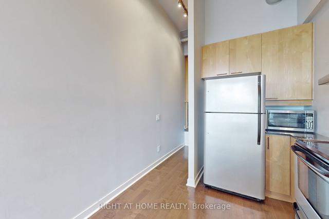 948 - 155 Dalhousie St, Condo with 2 bedrooms, 2 bathrooms and 1 parking in Toronto ON | Image 3