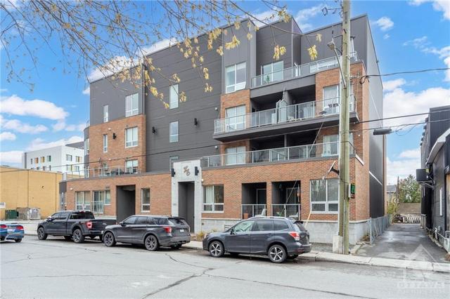 402 - 390 Booth Street, Condo with 1 bedrooms, 2 bathrooms and 1 parking in Ottawa ON | Image 2